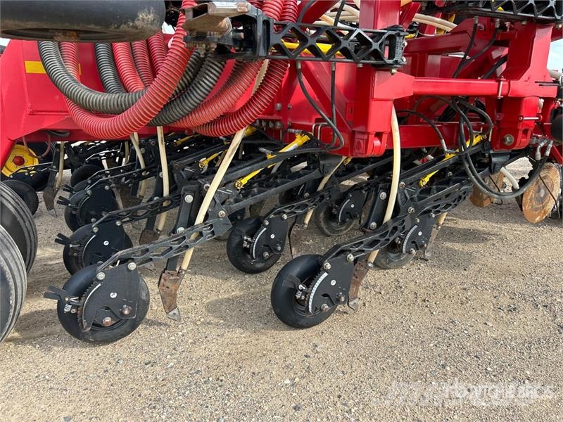 Bourgault 3320PHD XTC HF 76 ft Air Drill مثاقيب