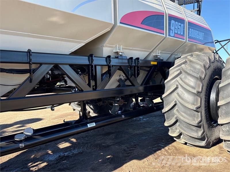 Bourgault 3320PHD XTC HF 84 ft Air Drill ドリル