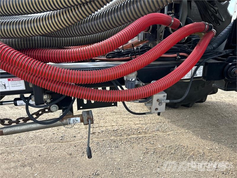 Bourgault 3320PHD XTC HF 76 ft Air Drill مثاقيب