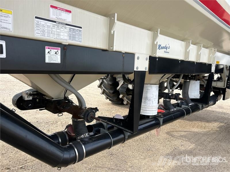 Bourgault 3320PHD XTC HF 76 ft Air Drill مثاقيب