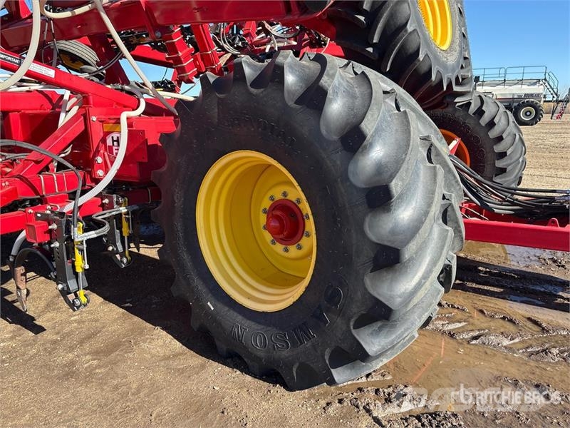 Bourgault 3320PHD XTC HF 84 ft Air Drill ドリル