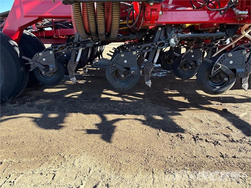 Bourgault 3320PHD XTC HF 84 ft Air Drill ドリル
