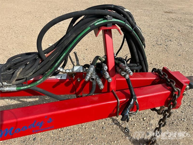 Bourgault 3320PHD XTC HF 76 ft Air Drill مثاقيب