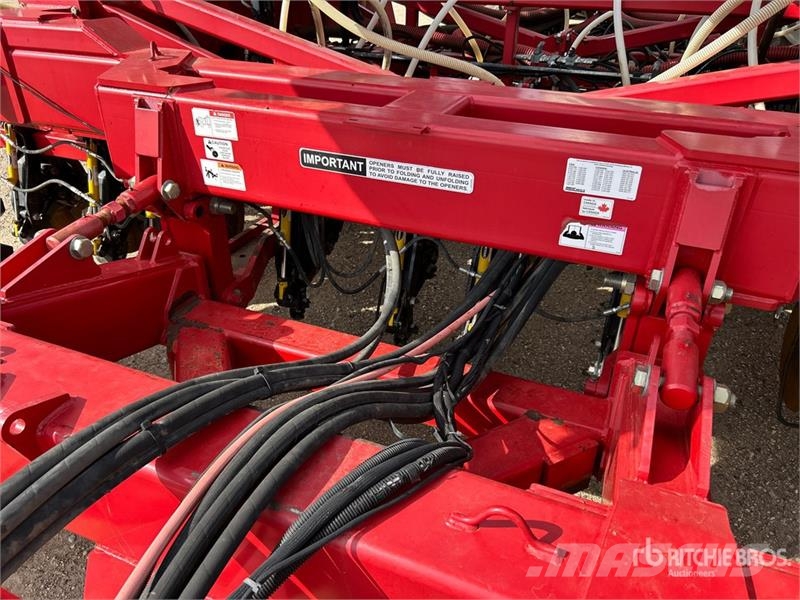 Bourgault 3320PHD XTC HF 76 ft Air Drill مثاقيب