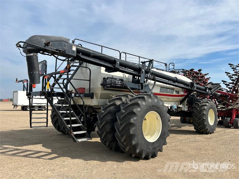 Bourgault 3320PHD XTC HF 76 ft Air Drill مثاقيب