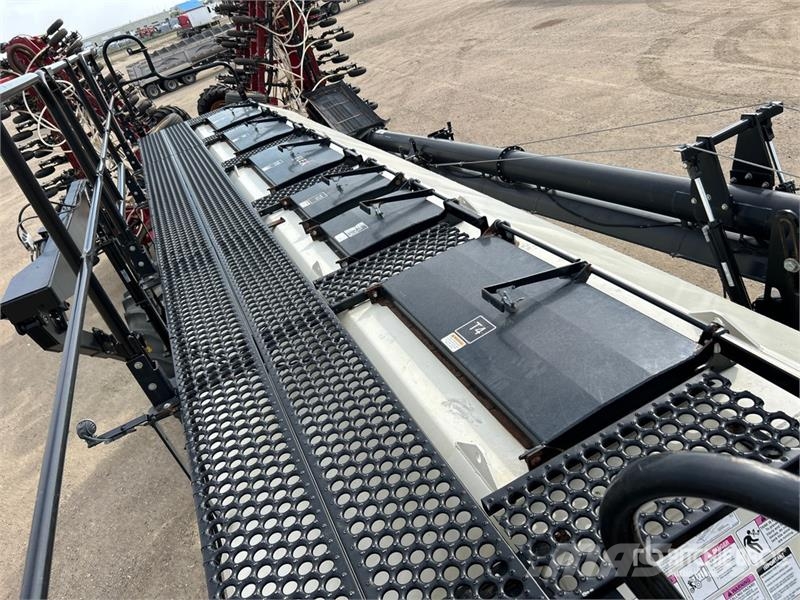 Bourgault 3320PHD XTC HF 76 ft Air Drill مثاقيب