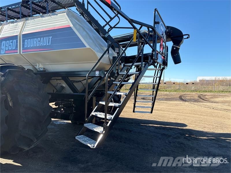 Bourgault 3320PHD XTC HF 84 ft Air Drill ドリル