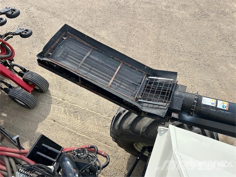 Bourgault 3320PHD XTC HF 76 ft Air Drill مثاقيب