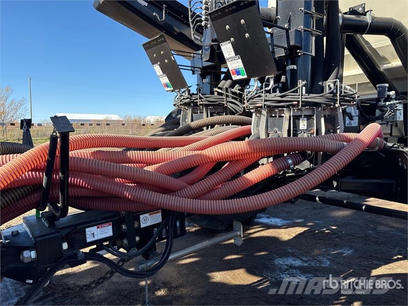 Bourgault 3320PHD XTC HF 84 ft Air Drill ドリル