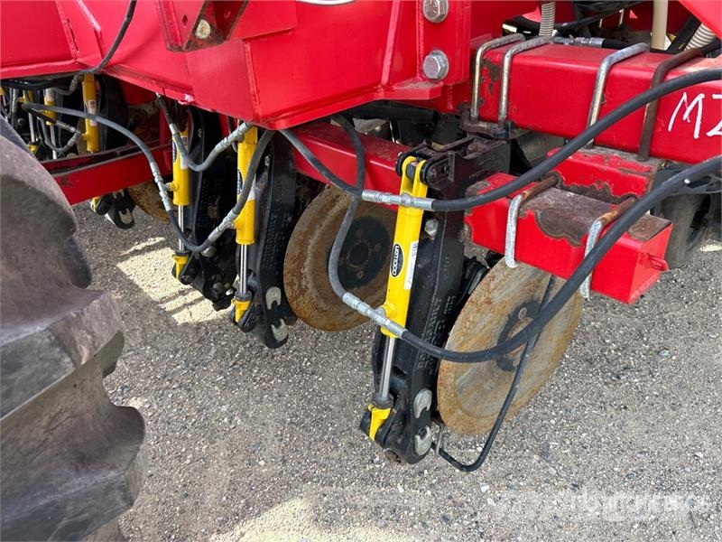 Bourgault 3320PHD XTC HF 76 ft Air Drill مثاقيب