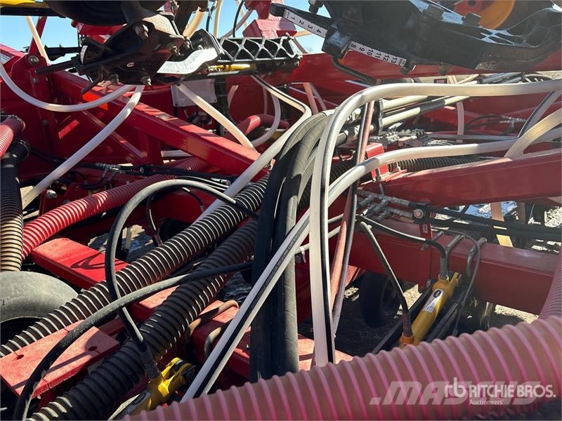 Bourgault 3320PHD XTC HF 84 ft Air Drill ドリル