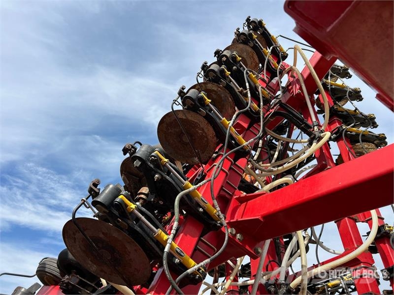 Bourgault 3320PHD XTC HF 76 ft Air Drill مثاقيب