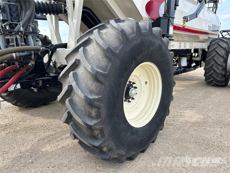 Bourgault 3320PHD XTC HF 76 ft Air Drill مثاقيب