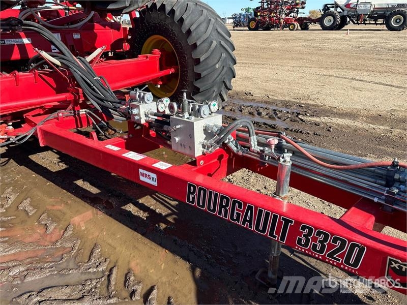 Bourgault 3320PHD XTC HF 84 ft Air Drill ドリル