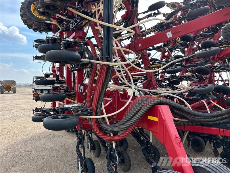 Bourgault 3320PHD XTC HF 76 ft Air Drill مثاقيب