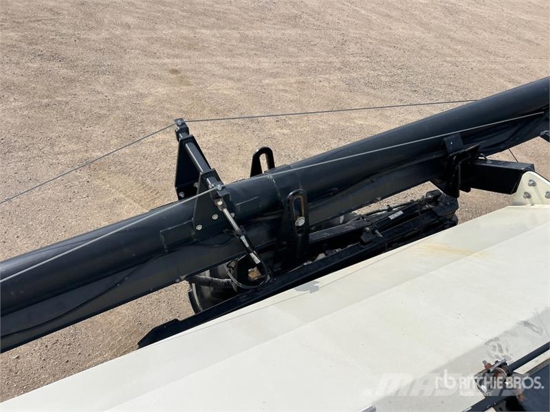 Bourgault 3320PHD XTC HF 76 ft Air Drill مثاقيب