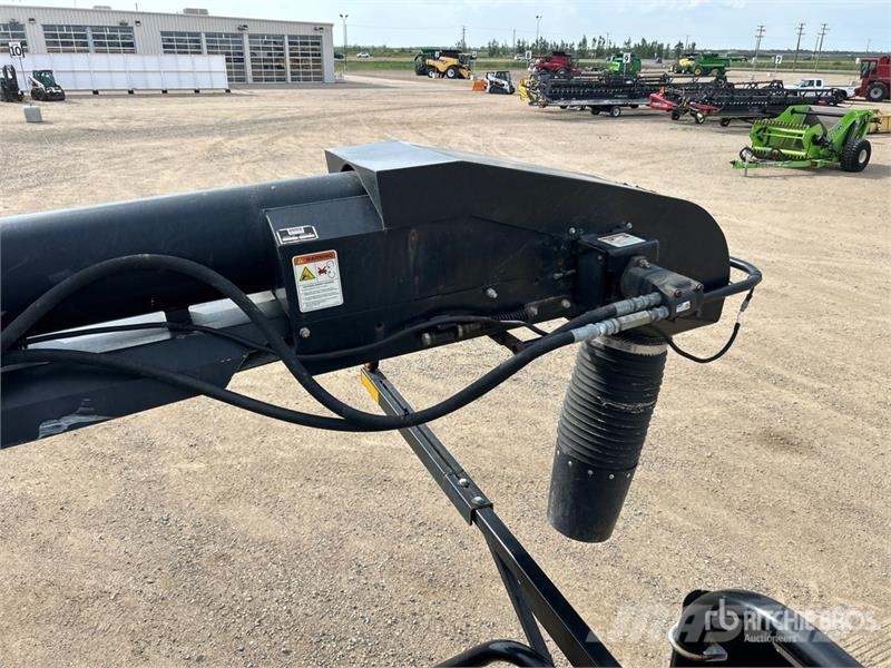 Bourgault 3320PHD XTC HF 76 ft Air Drill مثاقيب