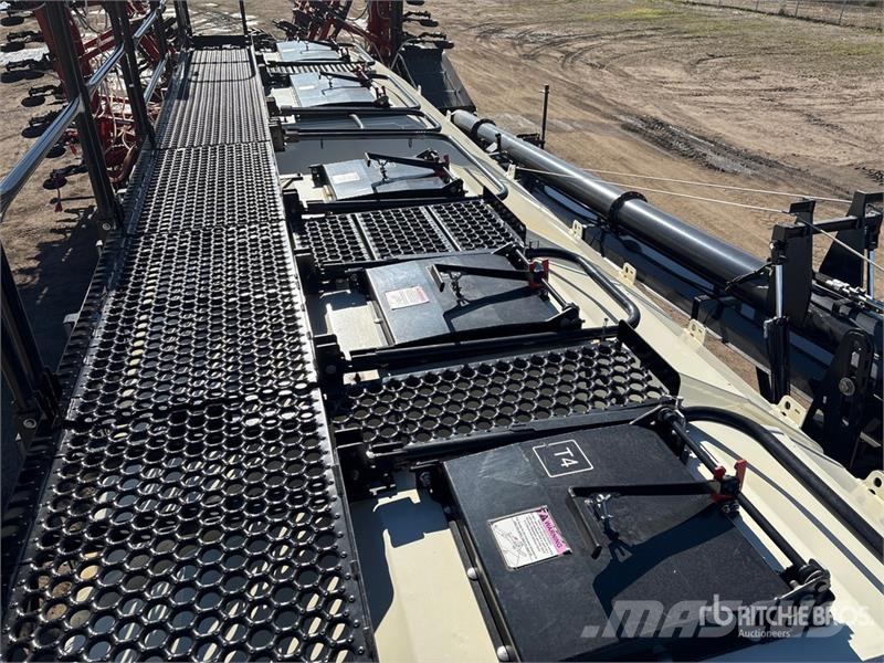 Bourgault 3320PHD XTC HF 84 ft Air Drill ドリル