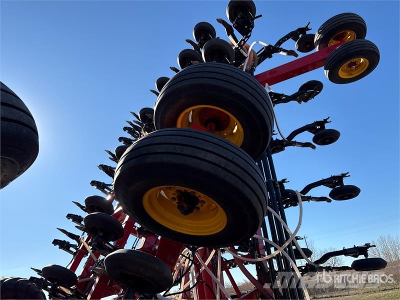 Bourgault 3320PHD XTC HF 84 ft Air Drill ドリル