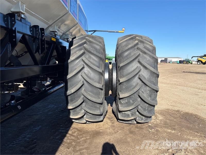 Bourgault 3320PHD XTC HF 84 ft Air Drill ドリル