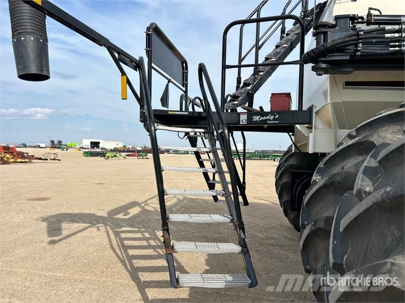 Bourgault 3320PHD XTC HF 76 ft Air Drill مثاقيب