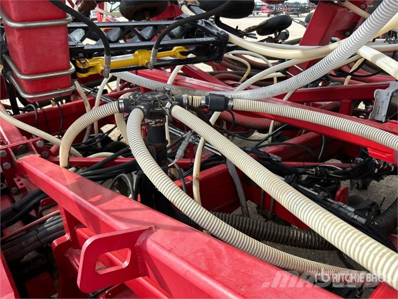 Bourgault 3320PHD XTC HF 76 ft Air Drill مثاقيب
