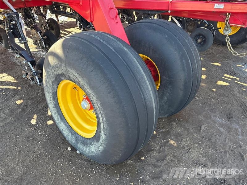 Bourgault 3320PHD XTC HF 84 ft Air Drill ドリル