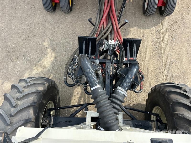 Bourgault 3320PHD XTC HF 76 ft Air Drill مثاقيب