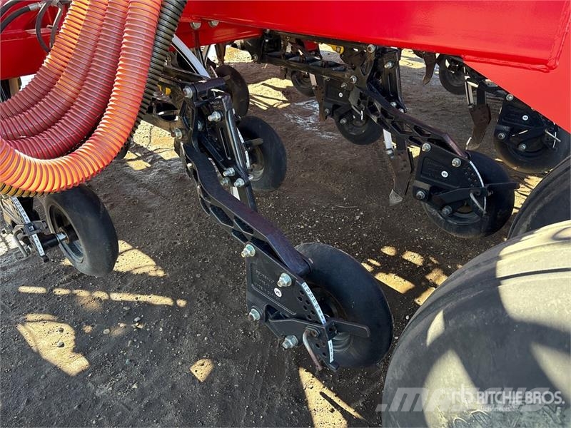 Bourgault 3320PHD XTC HF 84 ft Air Drill ドリル