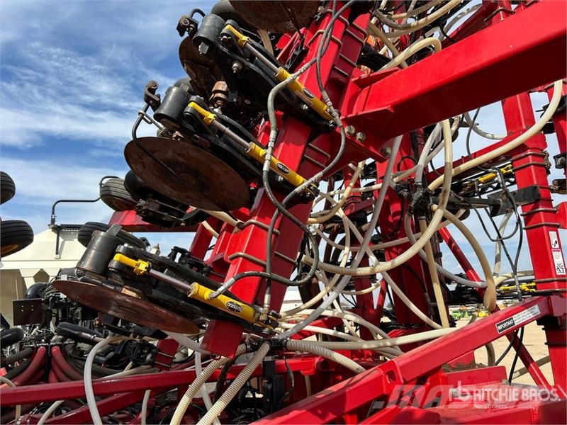 Bourgault 3320PHD XTC HF 76 ft Air Drill مثاقيب