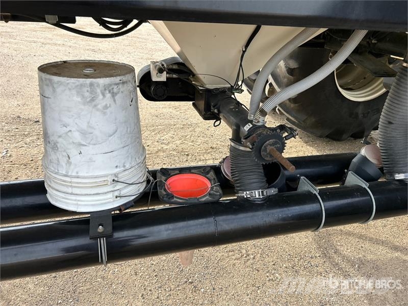 Bourgault 3320PHD XTC HF 76 ft Air Drill مثاقيب