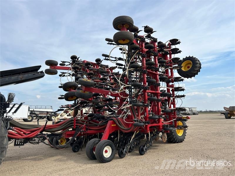 Bourgault 3320PHD XTC HF 76 ft Air Drill مثاقيب