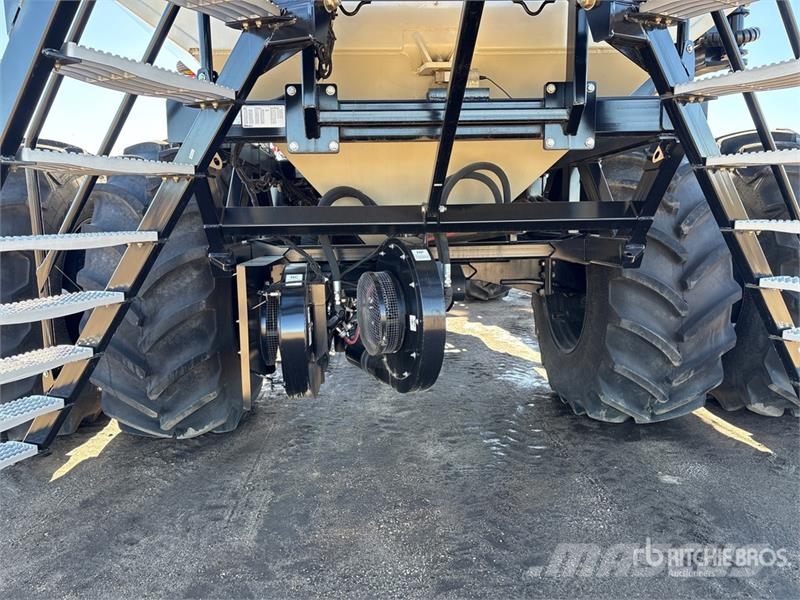 Bourgault 3320PHD XTC HF 84 ft Air Drill ドリル