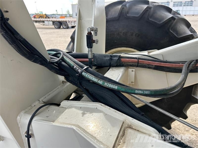 Bourgault 3320PHD XTC HF 76 ft Air Drill مثاقيب