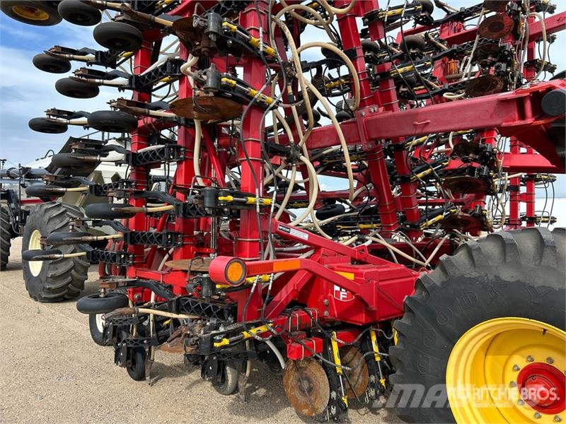 Bourgault 3320PHD XTC HF 76 ft Air Drill مثاقيب