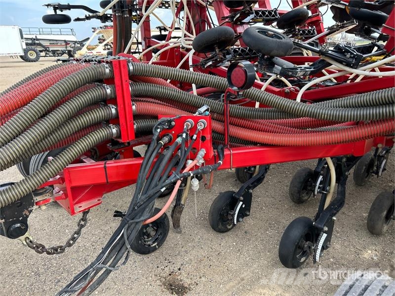 Bourgault 3320PHD XTC HF 76 ft Air Drill مثاقيب