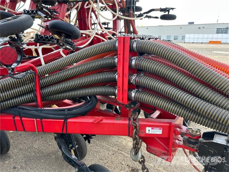 Bourgault 3320PHD XTC HF 76 ft Air Drill مثاقيب