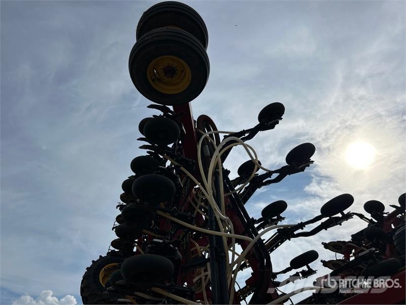 Bourgault 3320PHD XTC HF 76 ft Air Drill مثاقيب