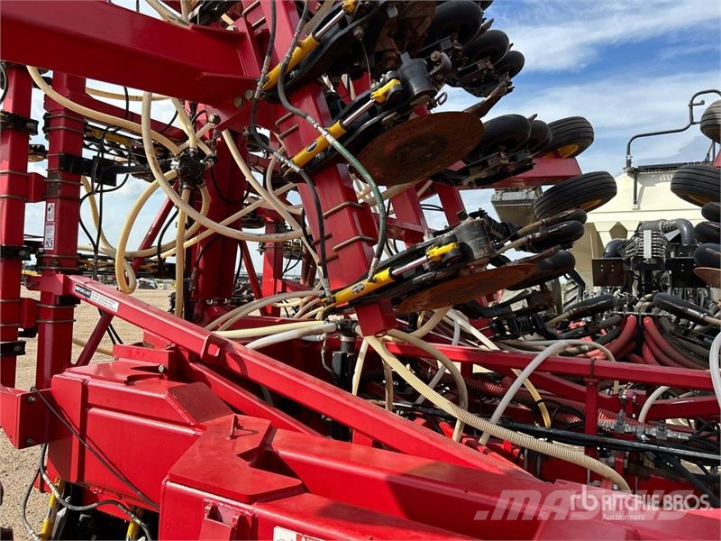 Bourgault 3320PHD XTC HF 76 ft Air Drill مثاقيب