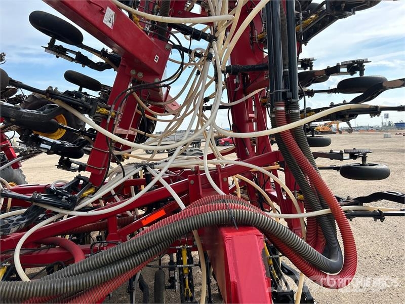 Bourgault 3320PHD XTC HF 76 ft Air Drill مثاقيب