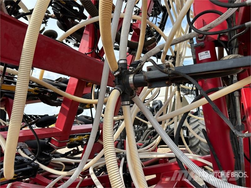 Bourgault 3320PHD XTC HF 76 ft Air Drill مثاقيب