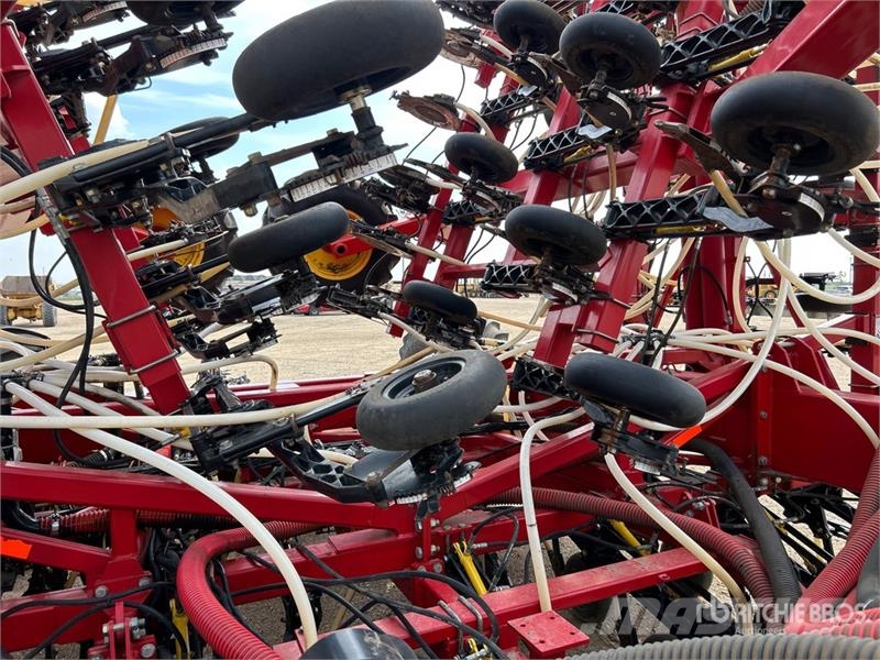 Bourgault 3320PHD XTC HF 76 ft Air Drill مثاقيب