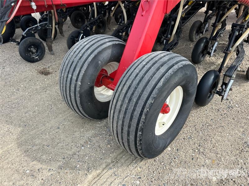Bourgault 3320PHD XTC HF 76 ft Air Drill مثاقيب