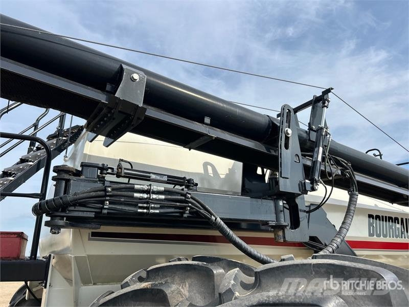 Bourgault 3320PHD XTC HF 76 ft Air Drill مثاقيب