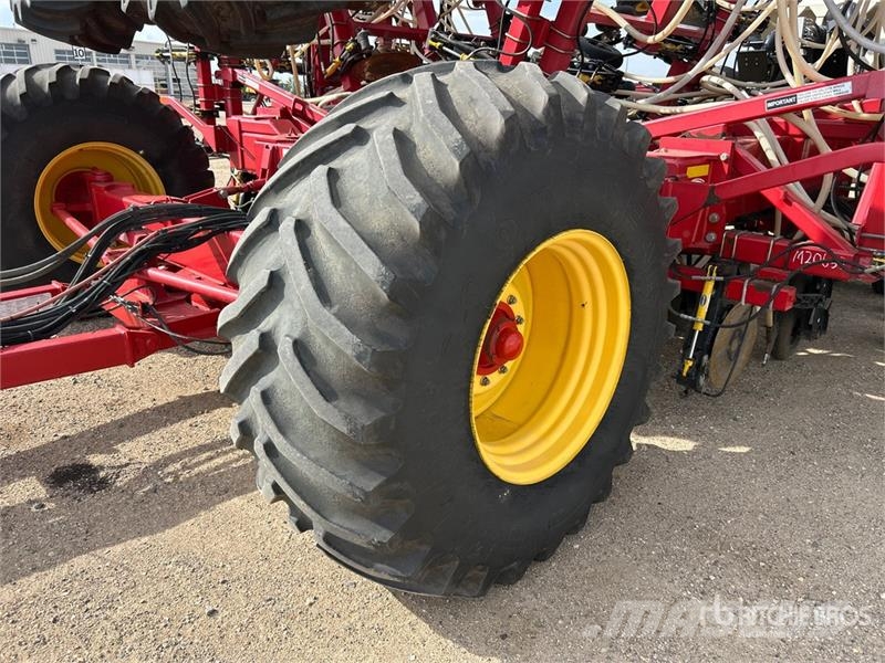 Bourgault 3320PHD XTC HF 76 ft Air Drill مثاقيب