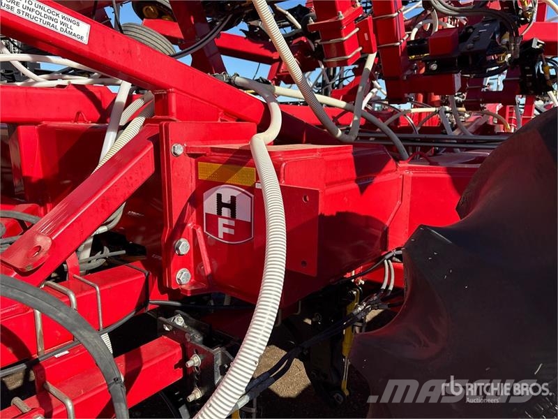 Bourgault 3320PHD XTC HF 84 ft Air Drill ドリル