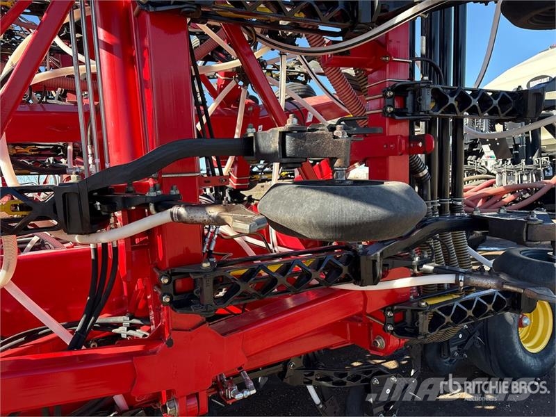 Bourgault 3320PHD XTC HF 84 ft Air Drill ドリル