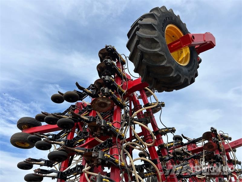 Bourgault 3320PHD XTC HF 76 ft Air Drill مثاقيب