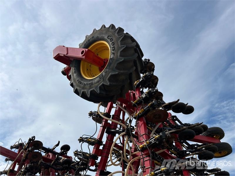 Bourgault 3320PHD XTC HF 76 ft Air Drill مثاقيب