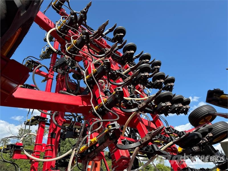 Bourgault 3330SE 76 ft Air Drill Drills